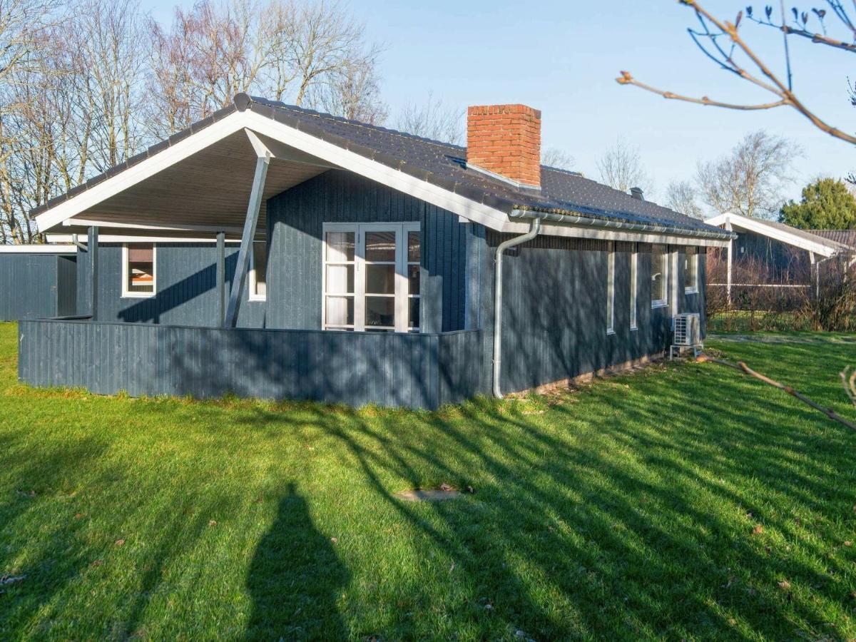 8 Person Holiday Home In B Rkop Egeskov  Kültér fotó