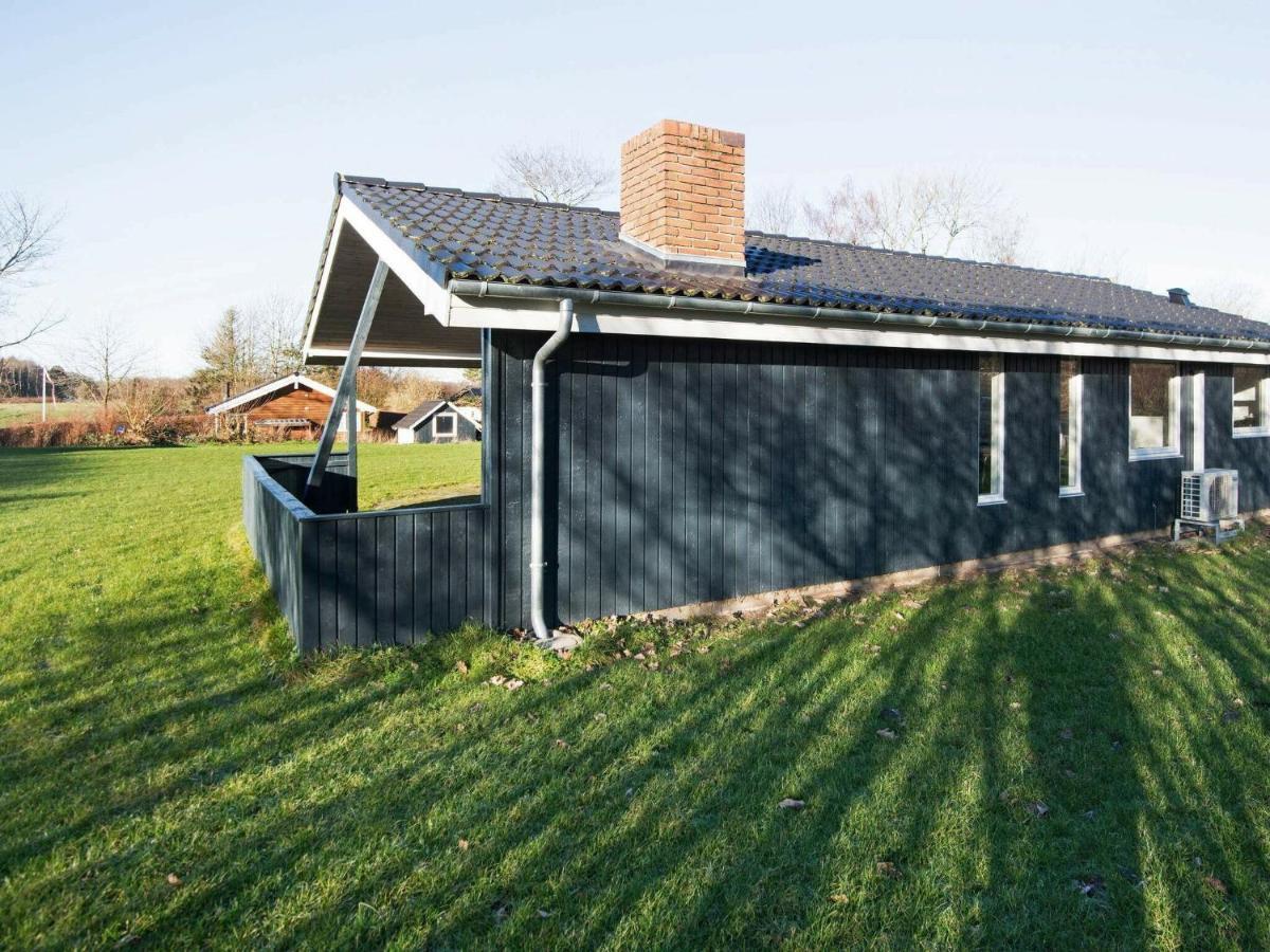 8 Person Holiday Home In B Rkop Egeskov  Kültér fotó